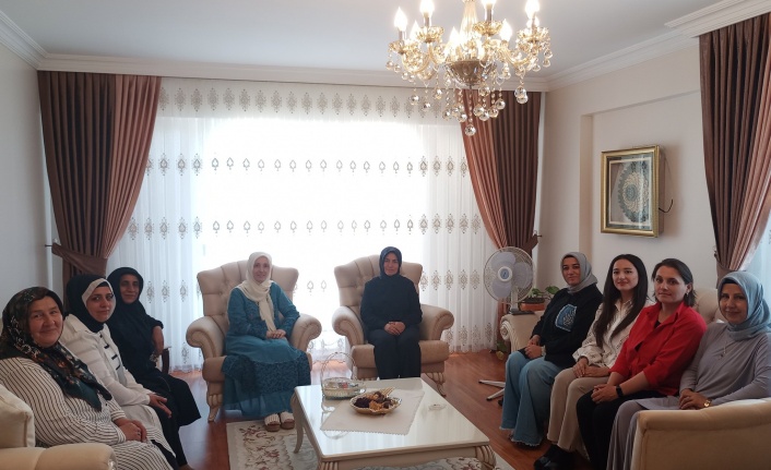 AK Partili kadınlardan hacı ziyareti
