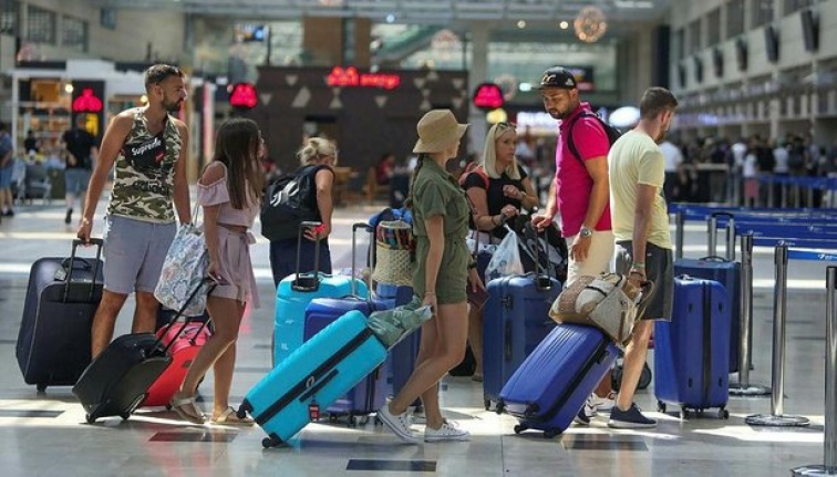 Turist sayısı zirveye koşarken gelirde toparlanma yavaş kaldı