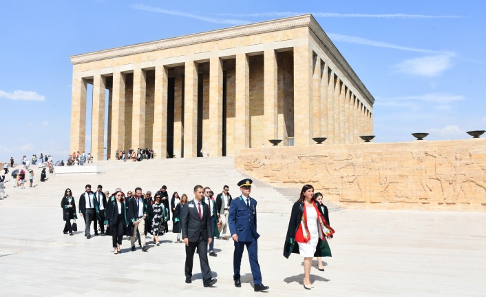 Önce Avukat Grubu, Anıtkabir’de Atatürk’ün huzurunda!